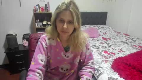 Snapshot of lauren_ashlee chatting on February 17, 2026, 12:40 am Lauren Independent model online show from February 17, 2026, 12:40 am