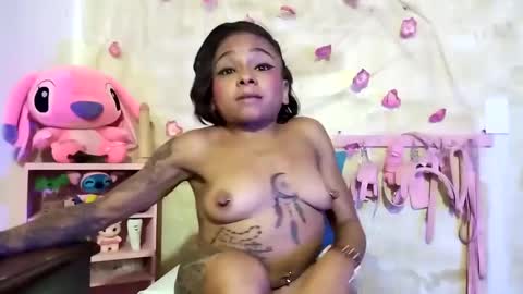 Snapshot of lauren_hills7069 chatting on January 22, 2025, 6:52 am Lauren online show from January 22, 2025, 6:52 am