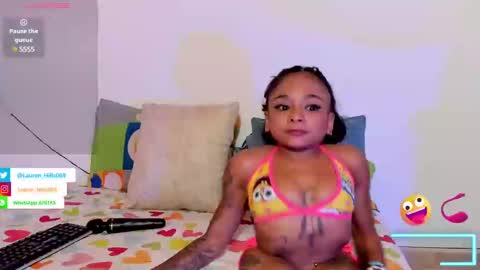 Snapshot of lauren_hills7069 chatting on February 23, 2025, 12:41 am Lauren online show from February 23, 2025, 12:41 am