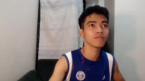 laurence_cuttieguyhere online show from July 12, 2026, 7:43 am