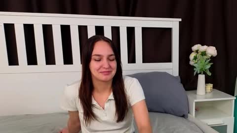 Victoria online show from December 1, 2025, 8:25 pm