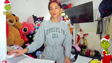 Snapshot of laurencesophiets chatting on December 20, 2025, 5:09 pm SF online show from December 20, 2025, 5:09 pm