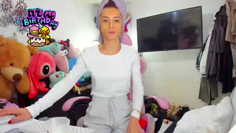 Snapshot of laurencesophiets chatting on January 13, 2026, 6:02 pm SF online show from January 13, 2026, 6:02 pm