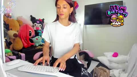 Snapshot of laurencesophiets chatting on January 18, 2026, 7:17 pm SF online show from January 18, 2026, 7:17 pm