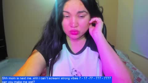 Snapshot of laurengirls1 chatting on January 22, 2025, 10:05 pm onlyfan laureng7 - 7 laureng2 online show from January 22, 2025, 10:05 pm