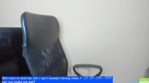 Snapshot of laurengirls1 chatting on February 10, 2025, 2:52 am onlyfan laureng7 - 7 laureng2 online show from February 10, 2025, 2:52 am