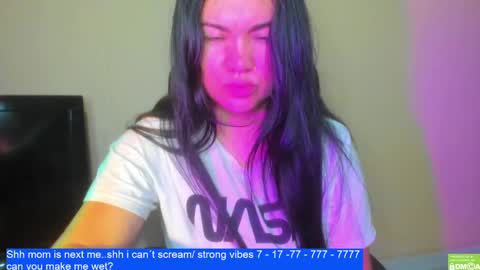 Snapshot of laurengirls1 chatting on March 1, 2025, 6:35 am onlyfan laureng7 - 7 laureng2 online show from March 1, 2025, 6:35 am