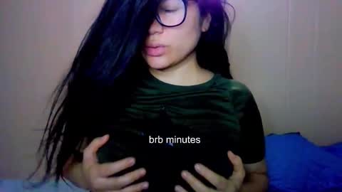 Snapshot of laurengirls1 chatting on January 9, 2026, 6:27 am onlyfan laureng7 - 7 laureng2 online show from January 9, 2026, 6:27 am