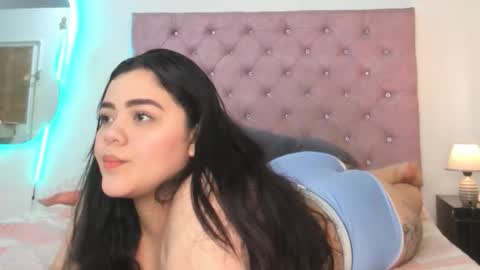 laurenlaine online show from March 31, 2026, 4:40 pm