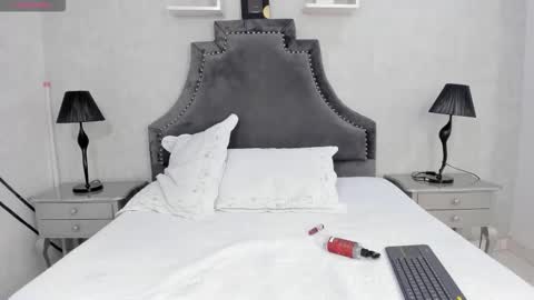 Lauren  online show from November 18, 2025, 3:27 pm