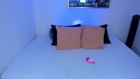 Lauren  online show from November 13, 2025, 10:52 pm