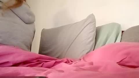 lauriehotxxx online show from November 15, 2025, 1:51 pm