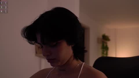 Snapshot of laurita_4 chatting on January 19, 2026, 1:15 pm laurita_4 online show from January 19, 2026, 1:15 pm