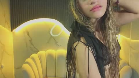 Snapshot of laurita_b chatting on November 7, 2025, 4:40 pm Laurita online show from November 7, 2025, 4:40 pm