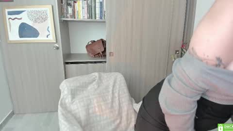 Lauryn online show from November 24, 2025, 6:40 pm