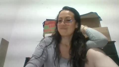 Laury  online show from April 1, 2026, 4:57 am