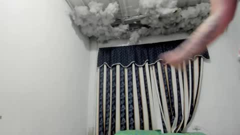 Lauu G online show from April 12, 2026, 11:37 am