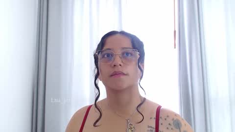 Snapshot of lauu_jones chatting on October 23, 2025, 7:34 pm Laura online show from October 23, 2025, 7:34 pm