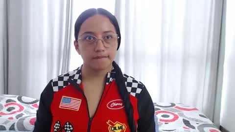 Snapshot of lauu_jones chatting on November 16, 2025, 5:40 pm Laura online show from November 16, 2025, 5:40 pm