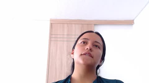 Snapshot of lauu_jones chatting on November 17, 2025, 5:19 pm Laura online show from November 17, 2025, 5:19 pm