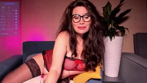 Laverna online show from November 8, 2025, 2:56 am