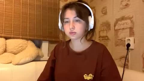 Snapshot of lavinabinney chatting on November 30, 2025, 3:27 pm Emily online show from November 30, 2025, 3:27 pm