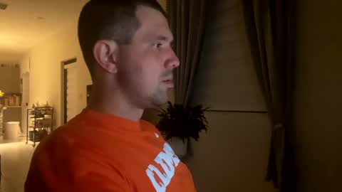 Snapshot of law_cambio chatting on December 8, 2024, 11:24 am law_cambio online show from December 8, 2024, 11:24 am