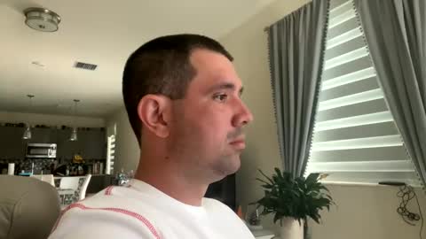 Snapshot of law_cambio chatting on December 9, 2024, 8:23 pm law_cambio online show from December 9, 2024, 8:23 pm