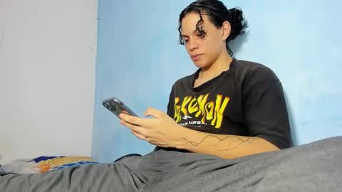 Snapshot of lax777_ chatting on October 1, 2025, 1:22 am ZAmbrano online show from October 1, 2025, 1:22 am