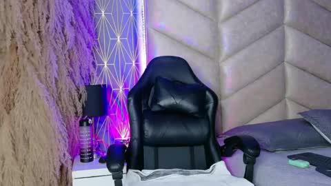 laya online show from December 1, 2025, 3:11 am