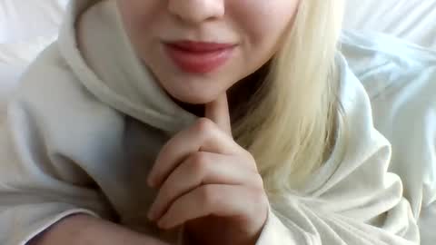 Snapshot of layannalea chatting on December 11, 2024, 8:50 pm layannalea online show from December 11, 2024, 8:50 pm
