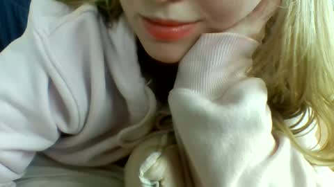 Snapshot of layannalea chatting on March 3, 2025, 7:06 pm layannalea online show from March 3, 2025, 7:06 pm