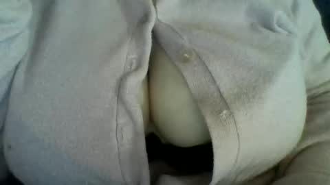 layannalea online show from November 17, 2025, 11:05 am