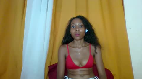 Snapshot of layannek chatting on February 11, 2026, 4:23 pm layannek online show from February 11, 2026, 4:23 pm
