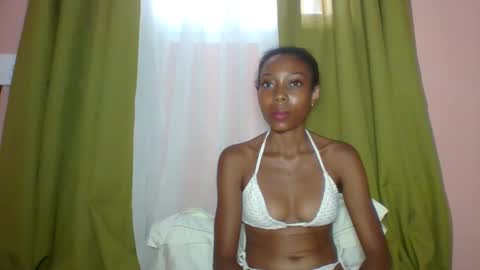 Snapshot of layannek chatting on March 6, 2026, 5:04 am layannek online show from March 6, 2026, 5:04 am