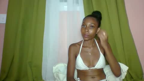 Snapshot of layannek chatting on March 6, 2026, 5:53 pm layannek online show from March 6, 2026, 5:53 pm