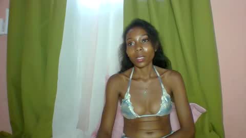 Snapshot of layannek chatting on March 16, 2026, 5:44 am layannek online show from March 16, 2026, 5:44 am
