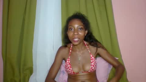 Snapshot of layannek chatting on March 17, 2026, 6:44 pm layannek online show from March 17, 2026, 6:44 pm