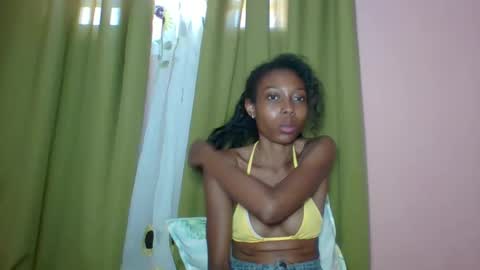 Snapshot of layannek chatting on March 29, 2026, 12:05 pm layannek online show from March 29, 2026, 12:05 pm
