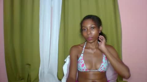 Snapshot of layannek chatting on April 14, 2026, 6:14 pm layannek online show from April 14, 2026, 6:14 pm