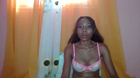 Snapshot of layannek chatting on April 29, 2026, 7:01 am layannek online show from April 29, 2026, 7:01 am