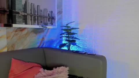 Layla online show from March 7, 2025, 3:40 am