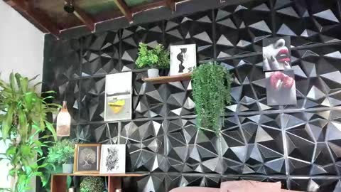 Layla online show from September 30, 2025, 12:59 am