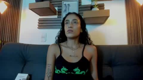 Layla online show from October 1, 2025, 12:49 am