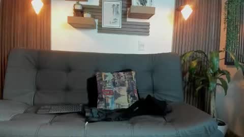 Layla online show from October 20, 2025, 10:21 pm