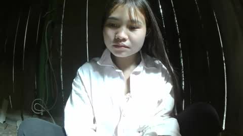 layla_999 online show from April 8, 2026, 1:05 am