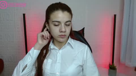 Snapshot of layla_castilloo chatting on December 18, 2024, 2:06 pm Layla online show from December 18, 2024, 2:06 pm
