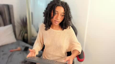 layla_clarke online show from February 28, 2025, 9:47 am