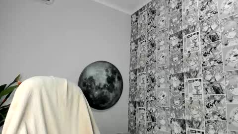 Layla online show from November 11, 2025, 6:24 am