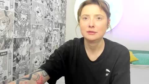 Layla online show from December 18, 2025, 10:16 pm